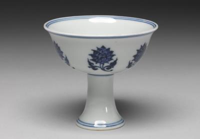 图片[2]-Stem cup with underglaze-blue decoration of lotus sprays, Hsuan-te reign (1426-1435), Ming dynasty-China Archive